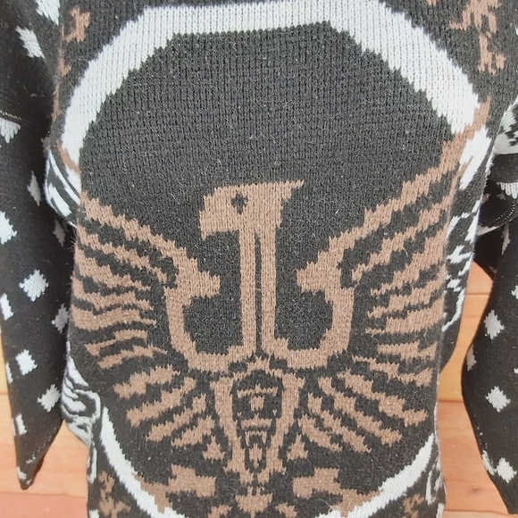 VINTAGE Aztec knitted crew neck sweater Made in Canada - Picture 6 of 10